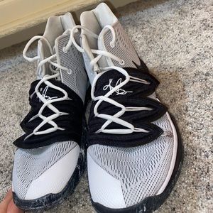 Kyrie 5’s Oreo Basketball Shoes